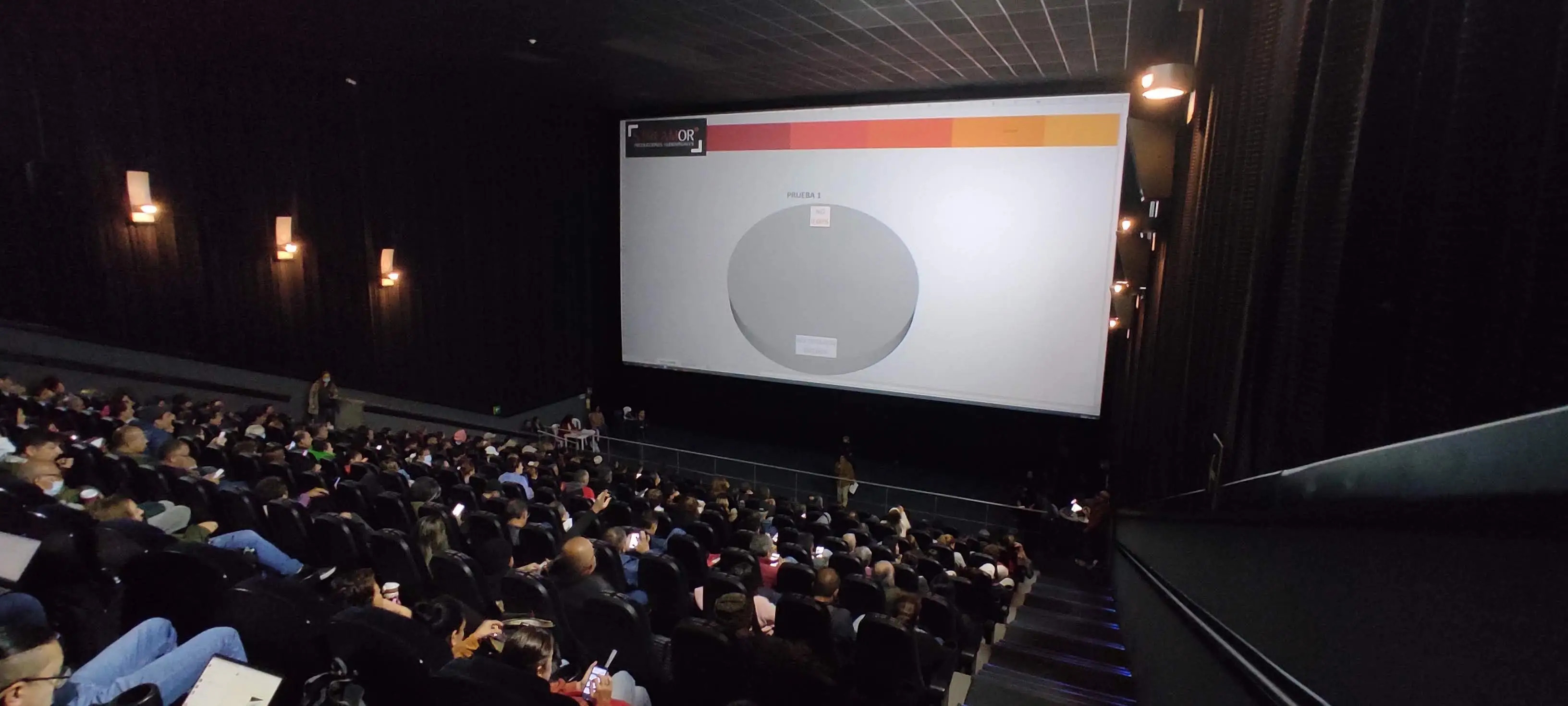 Alquiler de equipos de proyección y cómputo